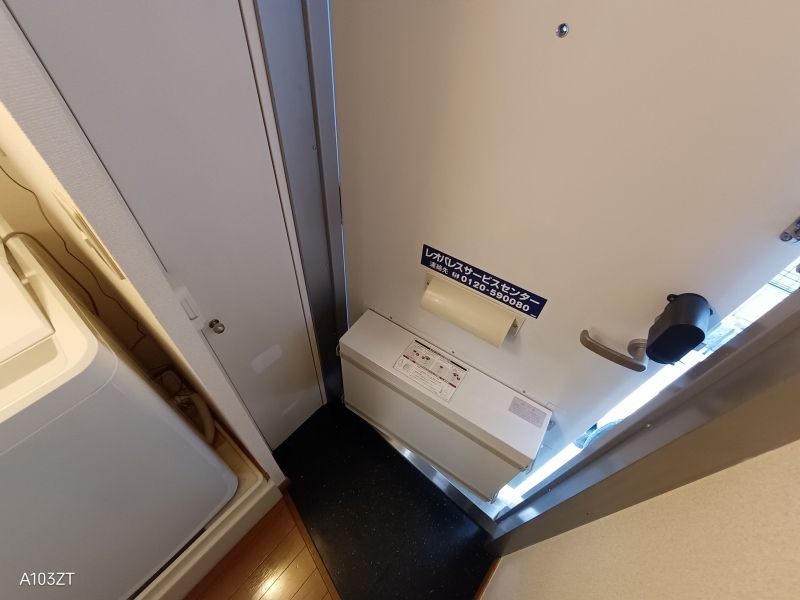 レオパレスフローリッシュ 玄関