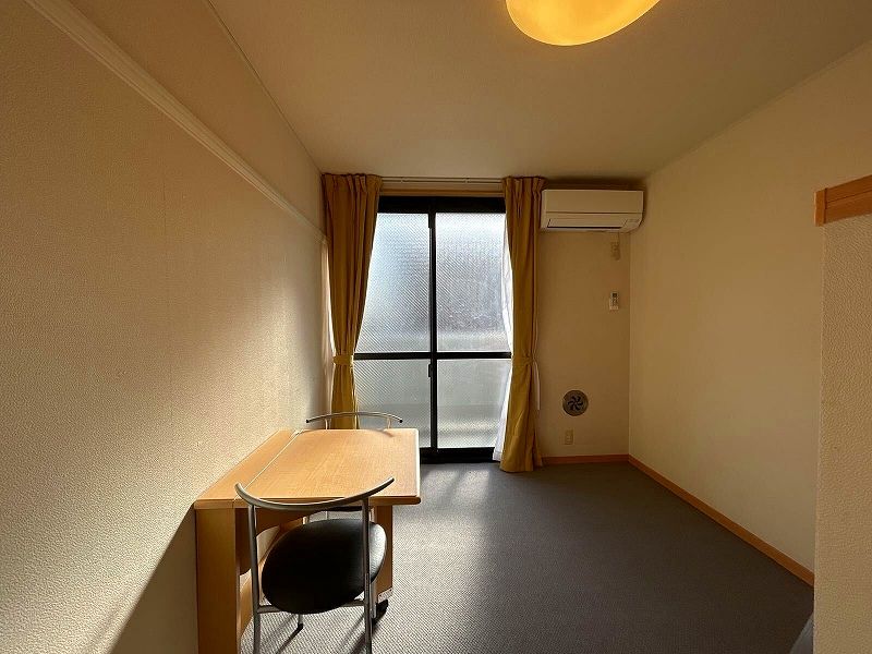 レオパレス庵 居間