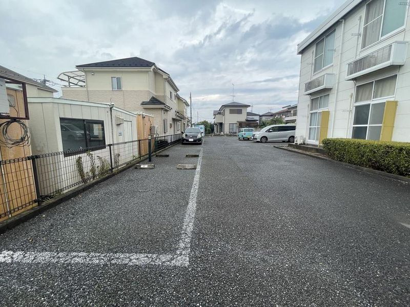 レオパレスステップｏｎｅ 駐車場