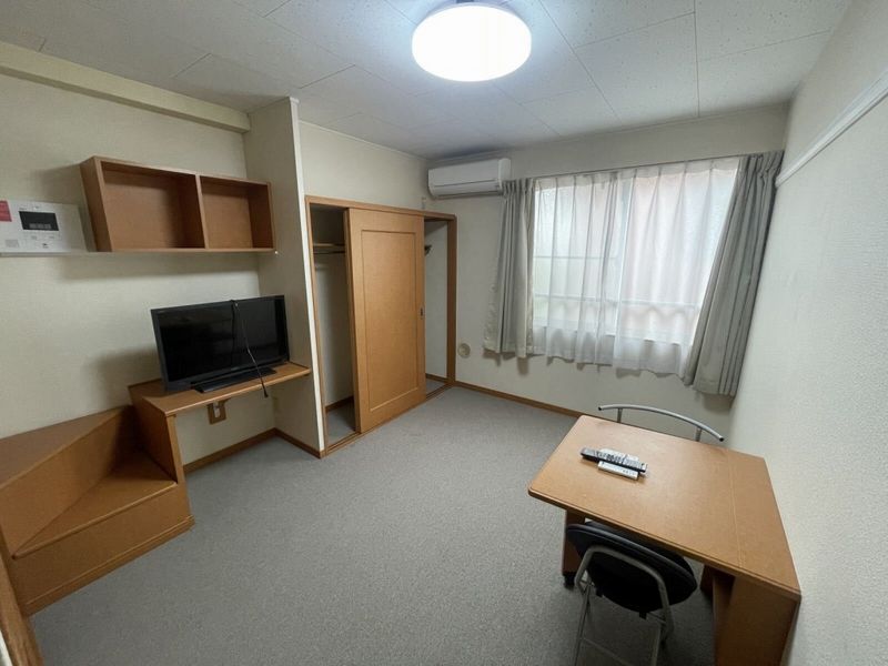 レオパレスパインマノワール 居間