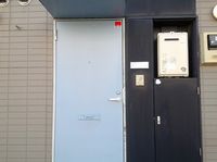 レオパレスセレッソ 玄関