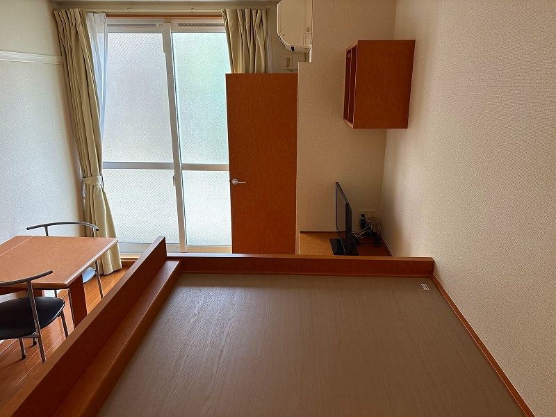レオパレスアザレーア 居間