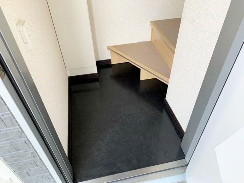 レオネクスト湯村 玄関