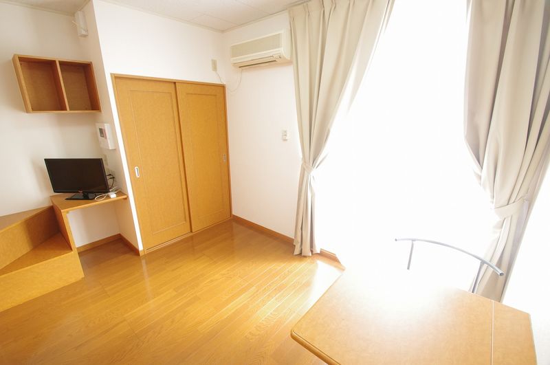 レオパレスシャトー大津 居間