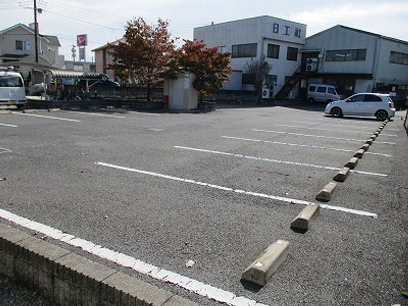 レオパレスプレヴェール 駐車場