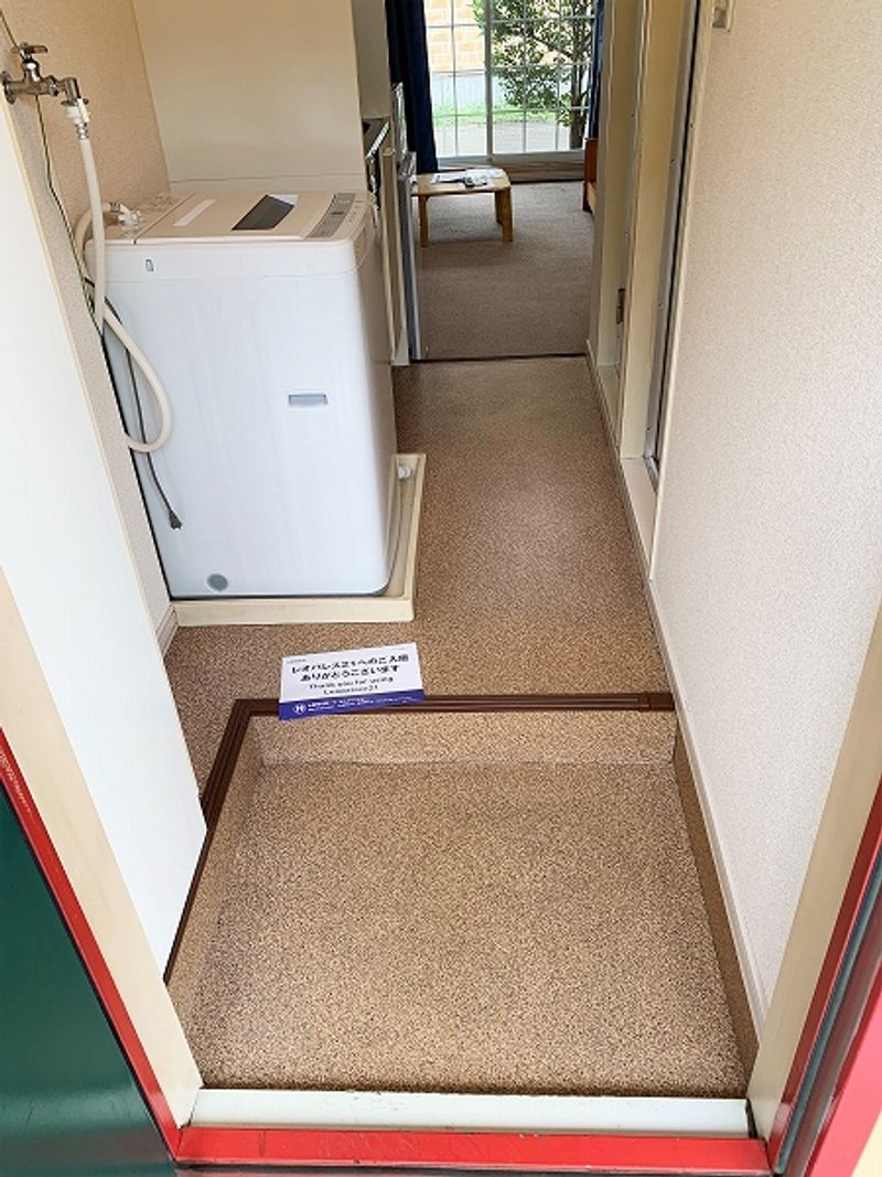 レオパレスハピネス昭和 玄関