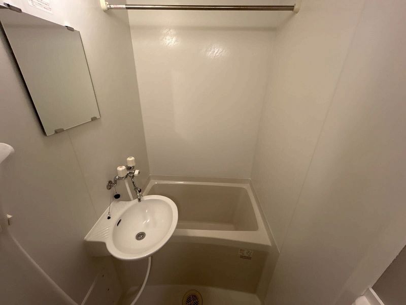 leopalace East II Bathroom