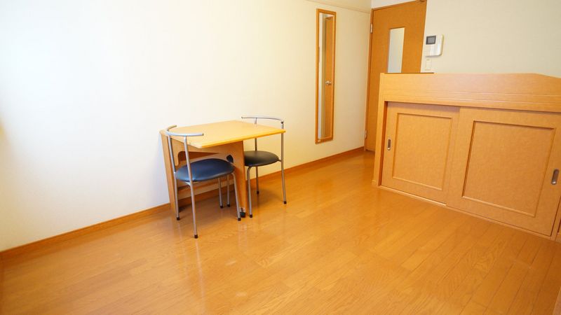 レオパレス志まや 居間