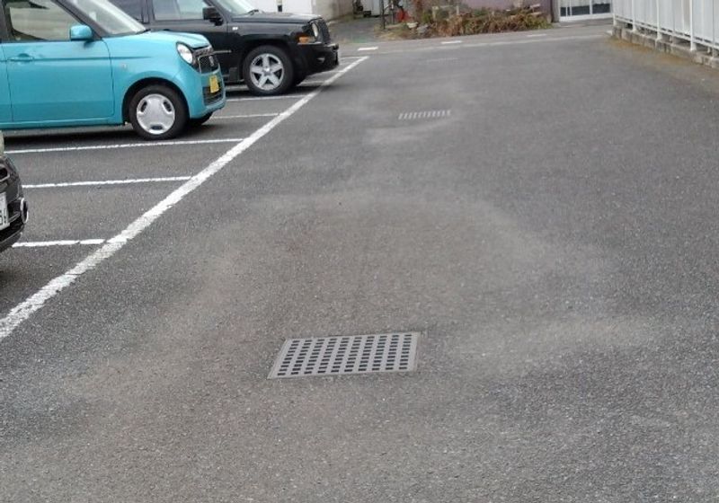 レオパレスアンビシャス 駐車場