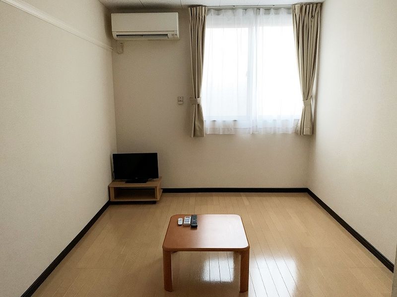 レオネクスト貝田 居間