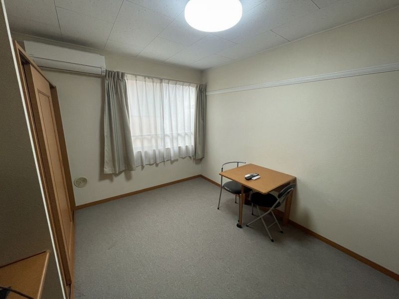 レオパレスパインマノワール 居間