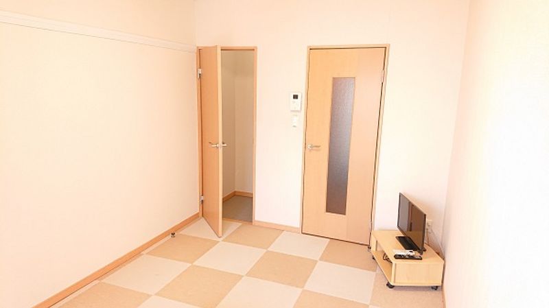 レオパレスあいりす 居間