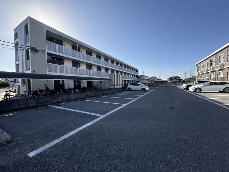 レオパレスエトワール彩Ⅱ 駐車場