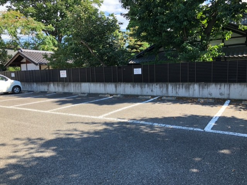 レオパレスとよおか 駐車場