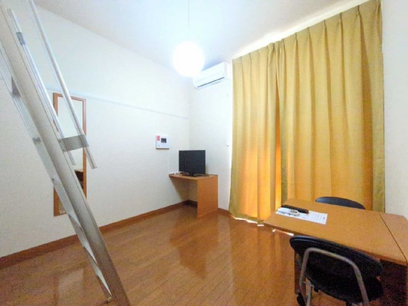 レオパレスダイガ 居間