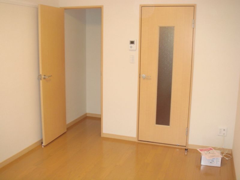 レオパレス葵 居間