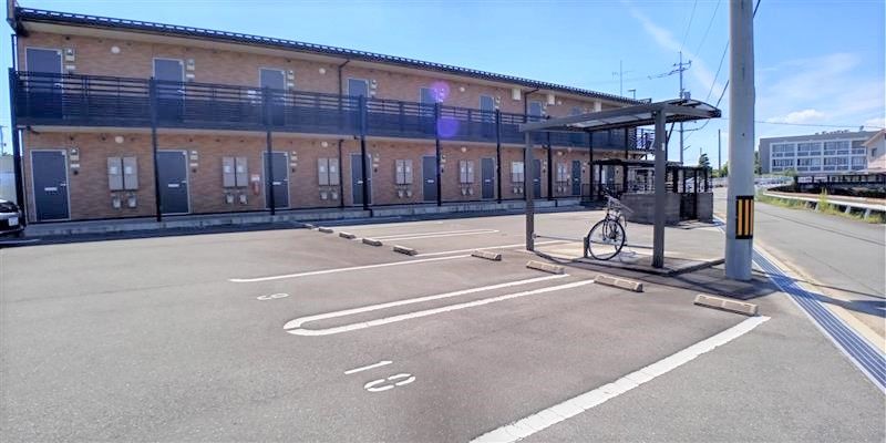 レオネクスト悠春 駐車場