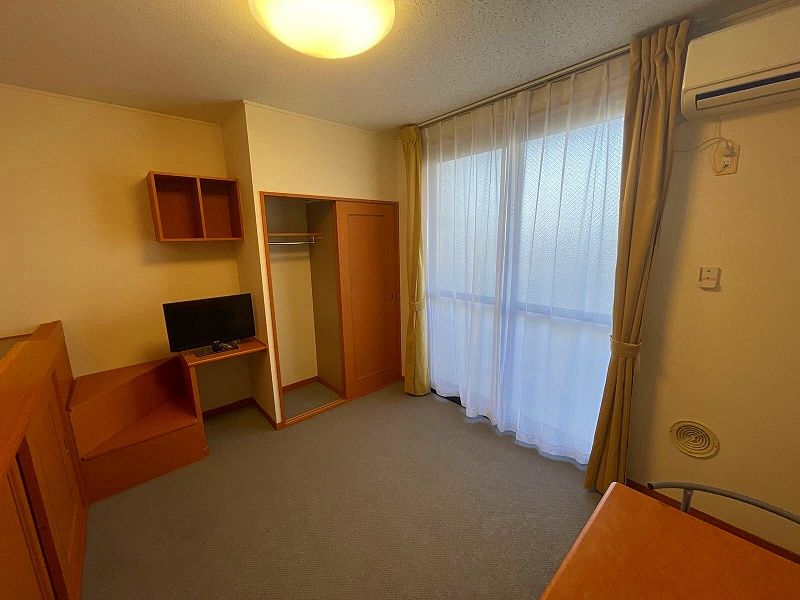 レオパレスステラハウス 居間