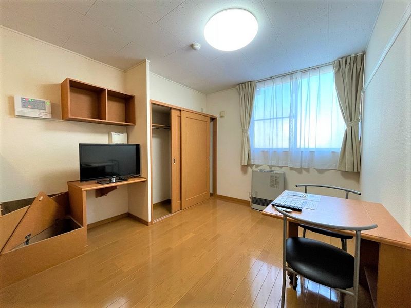 レオパレス箱館 居間