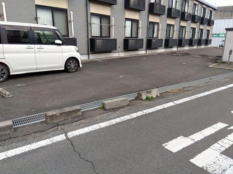 レオパレスアグレア 駐車場
