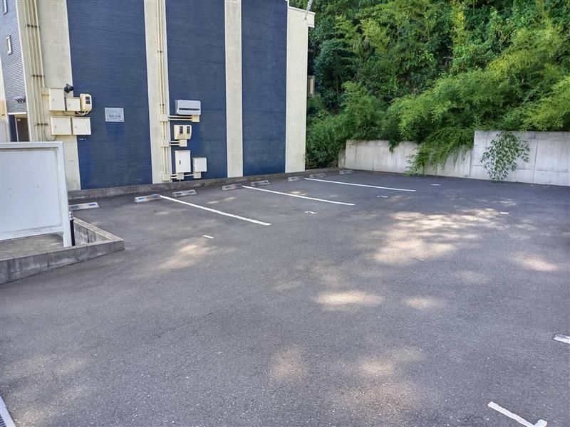 レオネクストグランドール門脇 駐車場