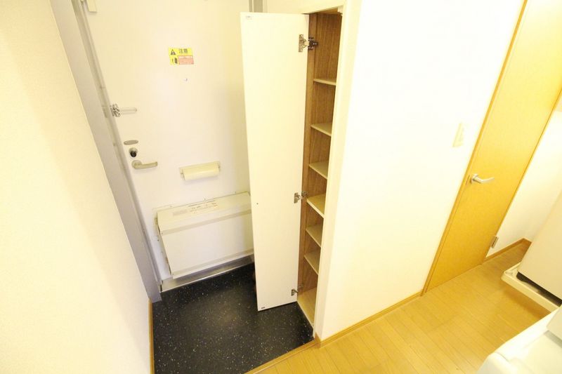 レオパレスサンライズ 玄関