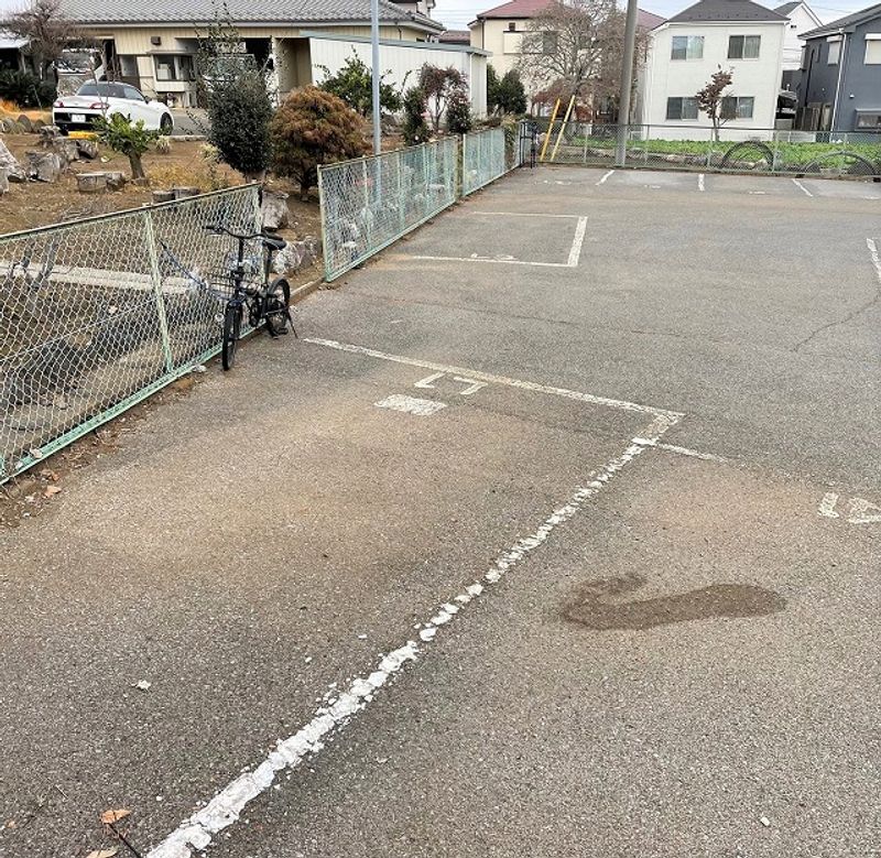 レオパレスコスモスハイツ 駐車場