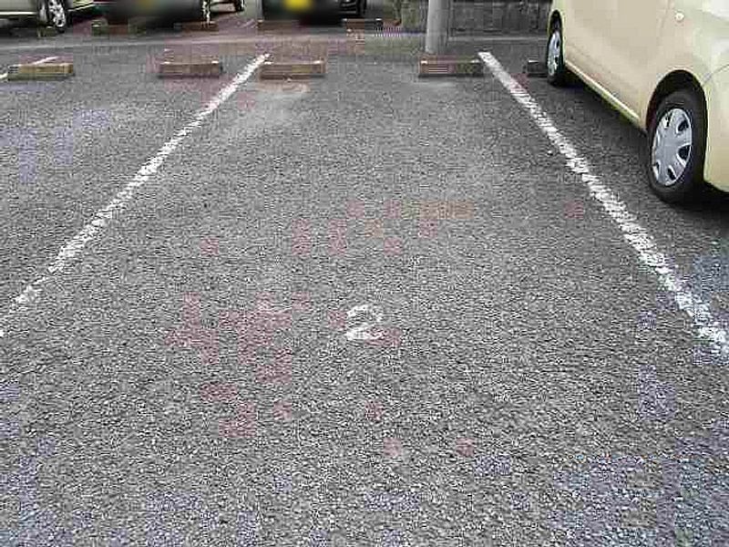 レオパレスアイン 駐車場