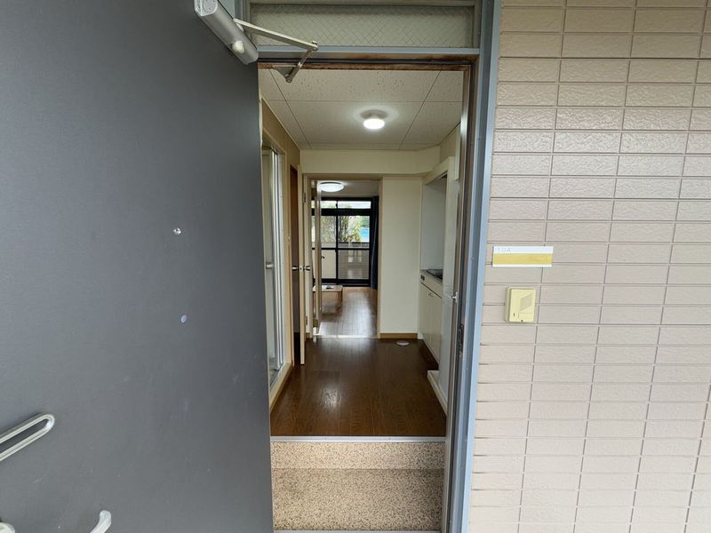レオパレスハーモニー 玄関
