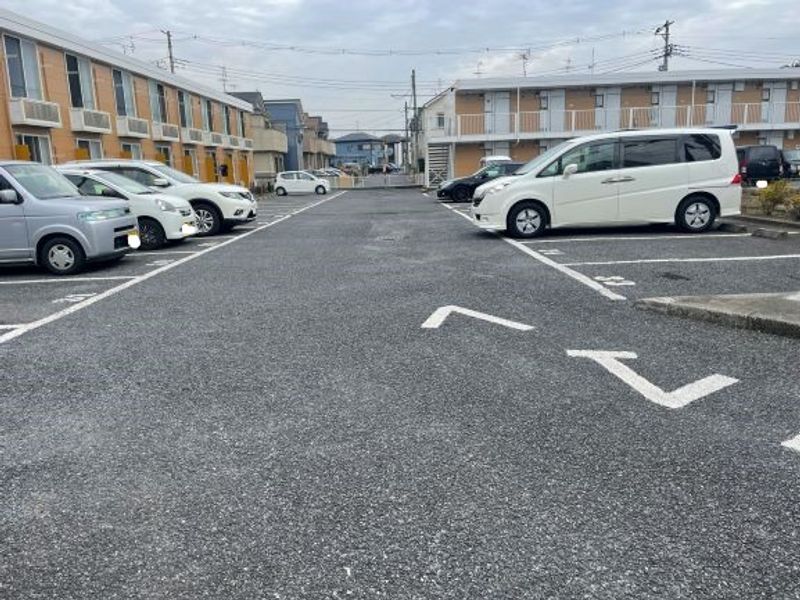 レオパレスシャトーＢ 駐車場