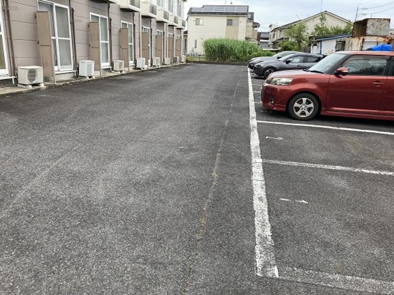 レオパレス萱場東 駐車場