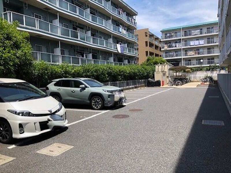 レオパレスラトナ 駐車場