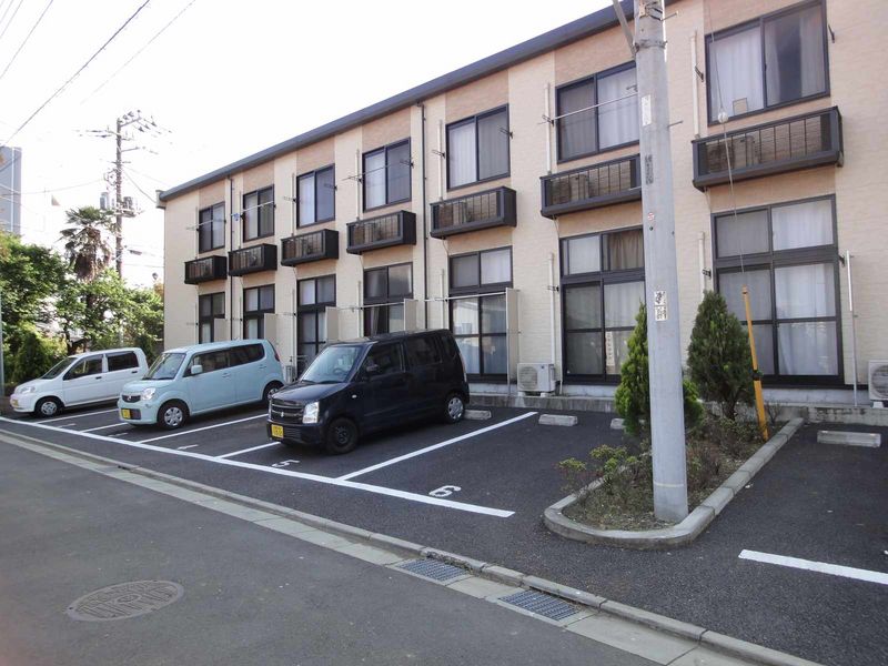 レオパレス四ツ裏 駐車場