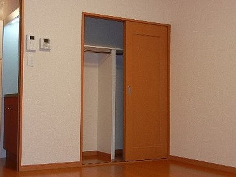 レオパレスアネモス 収納