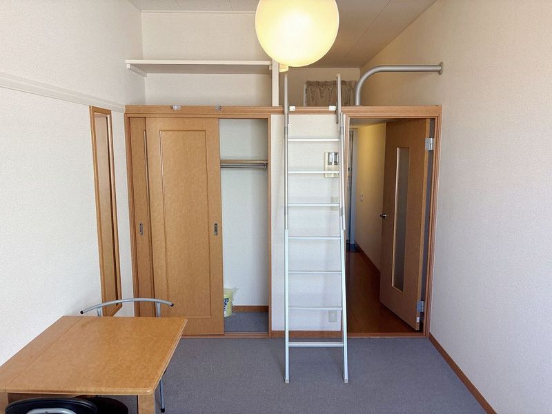 レオパレス美国 居間
