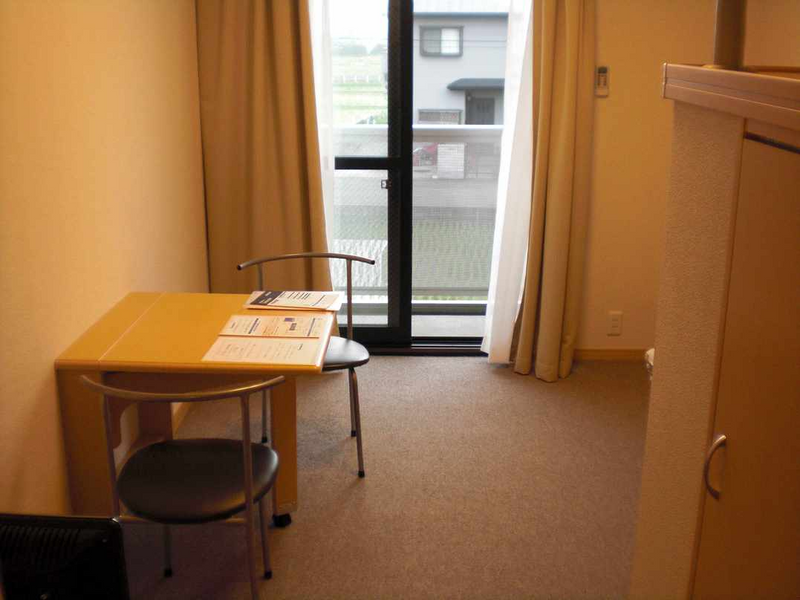 レオパレス山王 居間