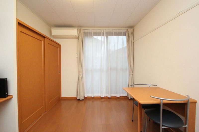 レオパレスサンヒルズⅢ 居間