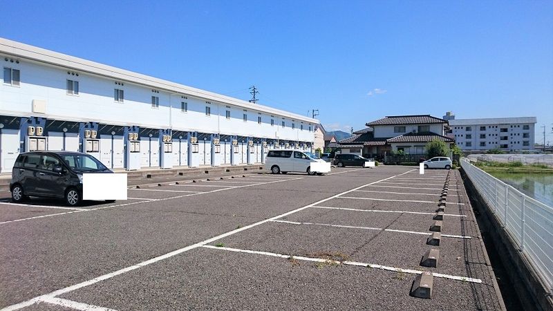 レオパレスアンプリオ　シエル 駐車場