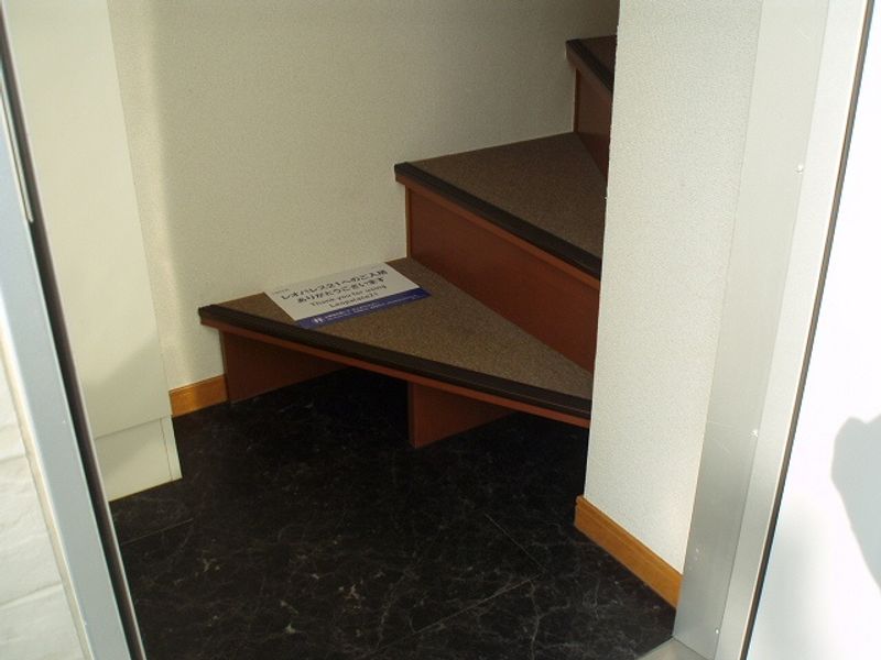 レオパレス城下 玄関