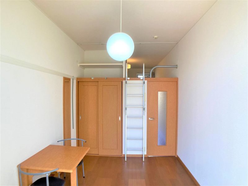 レオパレスカレンティーナ 居間