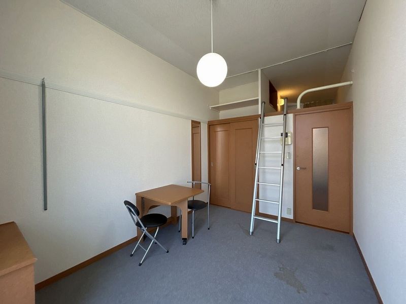 レオパレスヴィラ上峰 居間