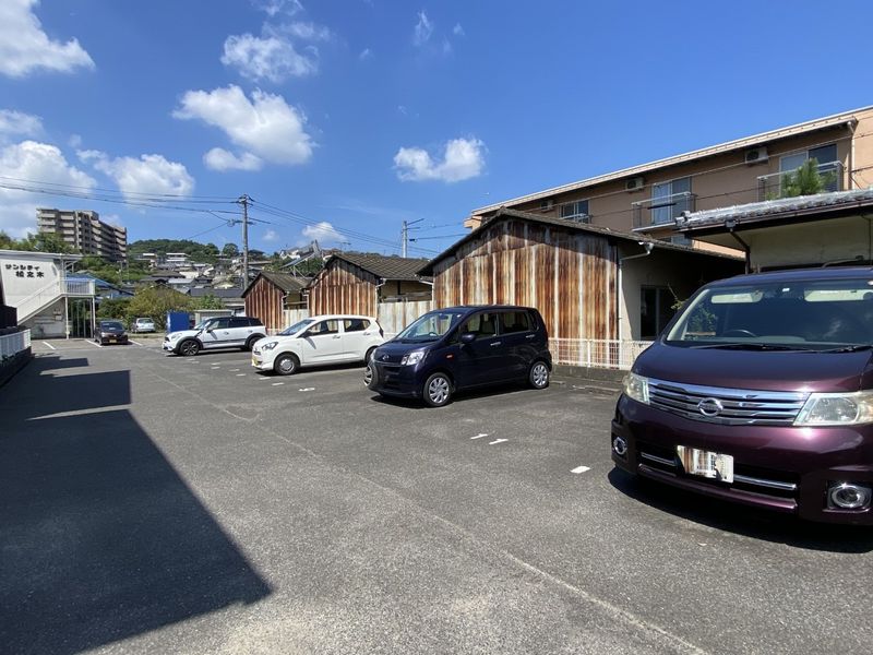 レオパレス秋桜 駐車場