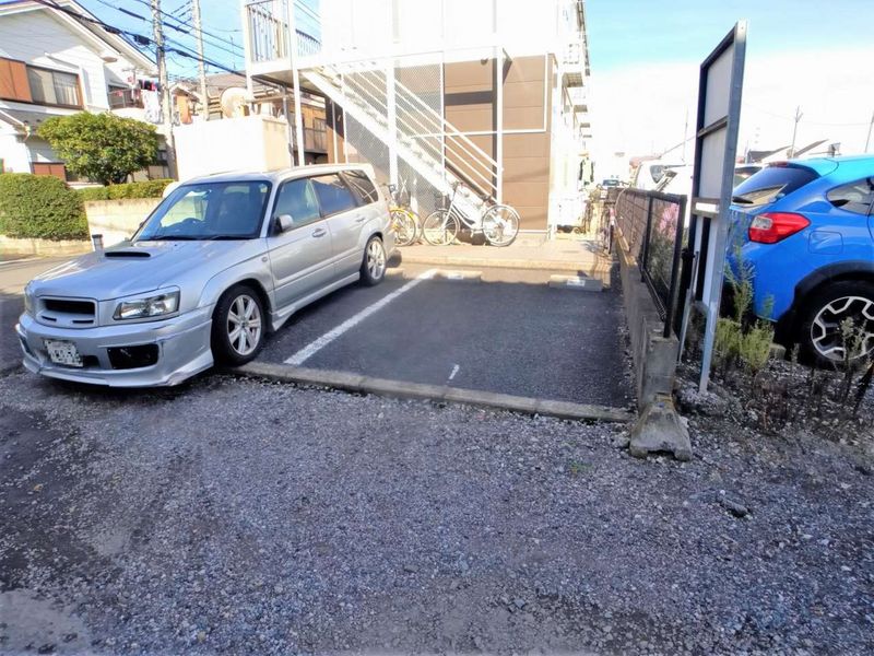 レオパレスオクムラ 駐車場