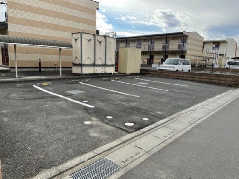 レオパレス武蔵 駐車場