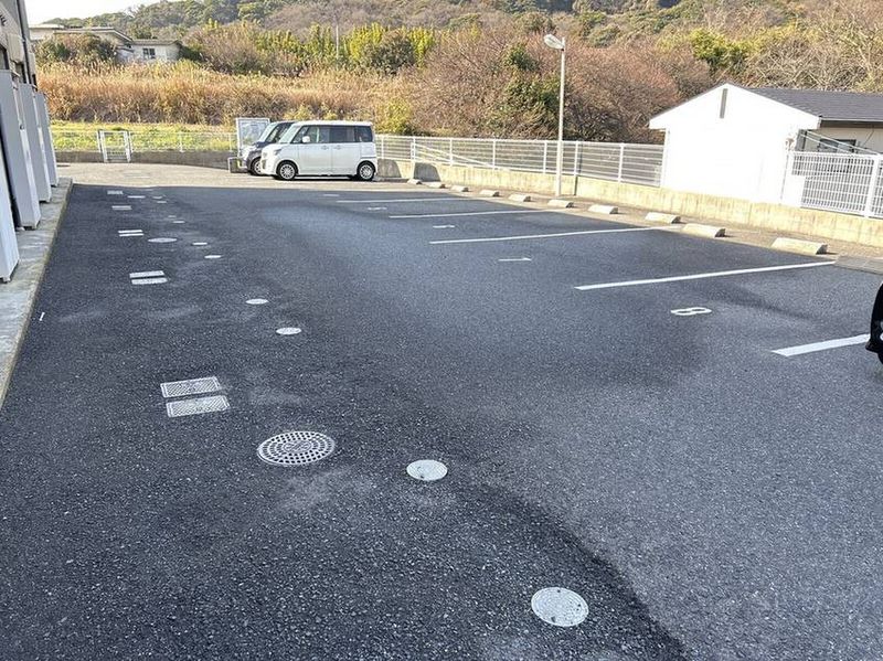 レオパレス竜王 駐車場