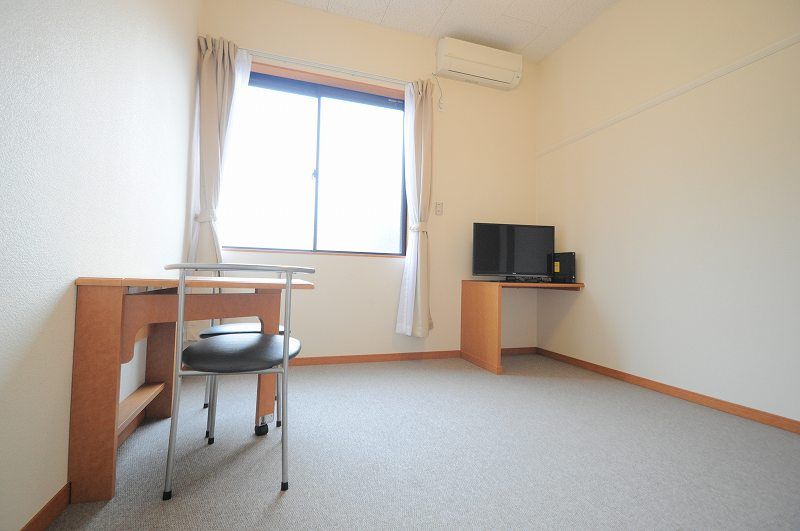 レオパレス正心館 居間