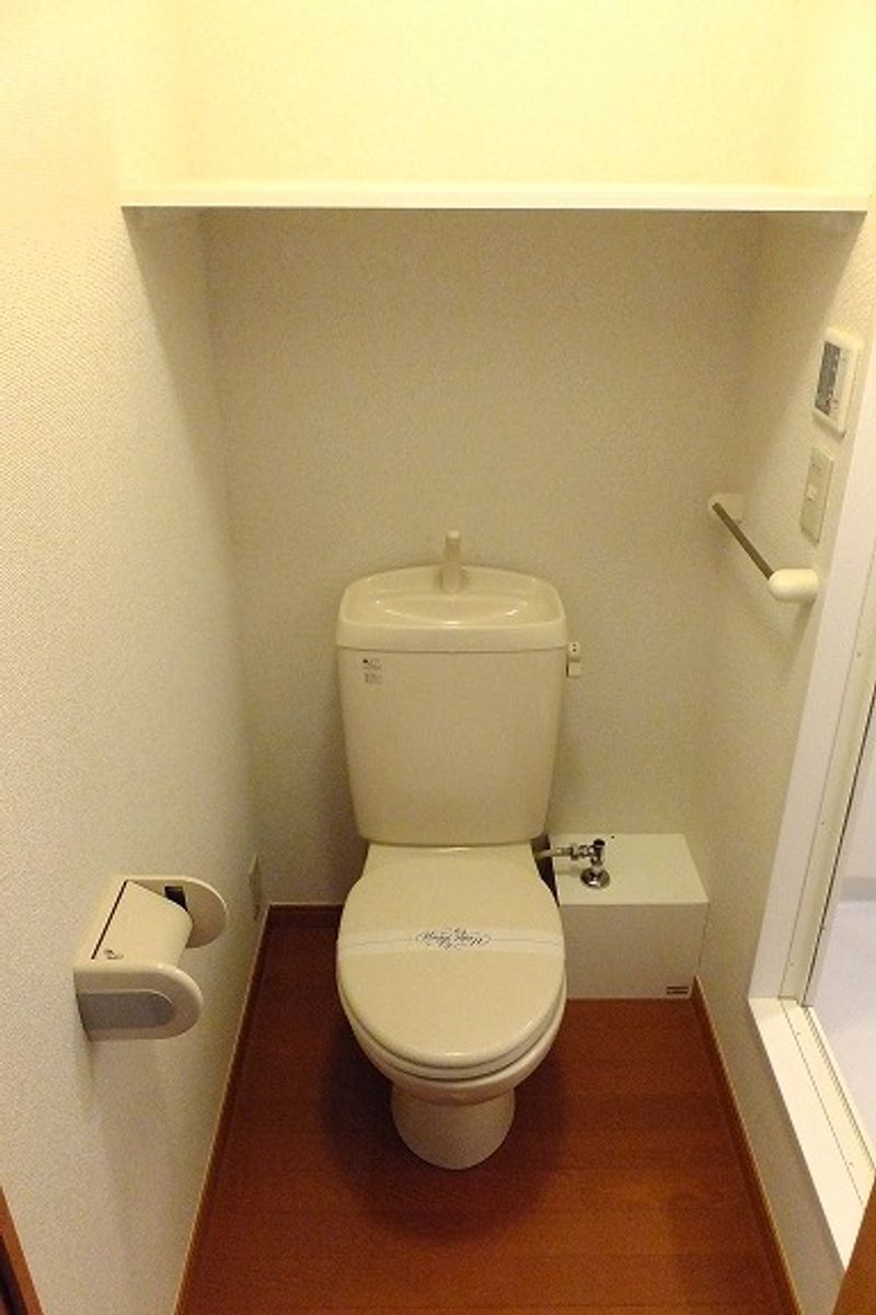 レオパレスカーネ トイレ