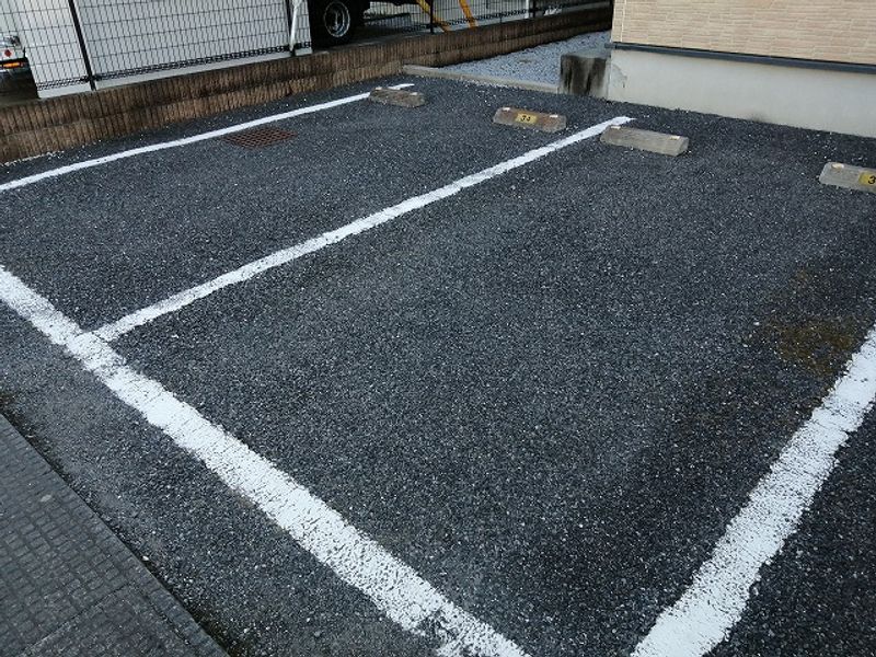 レオパレスジュネスⅢ 駐車場