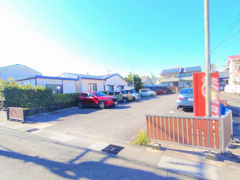 レオパレスラビホワ２０ 駐車場