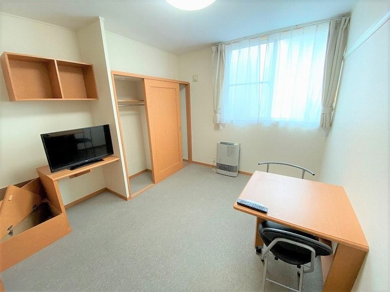 レオパレス四季 居間